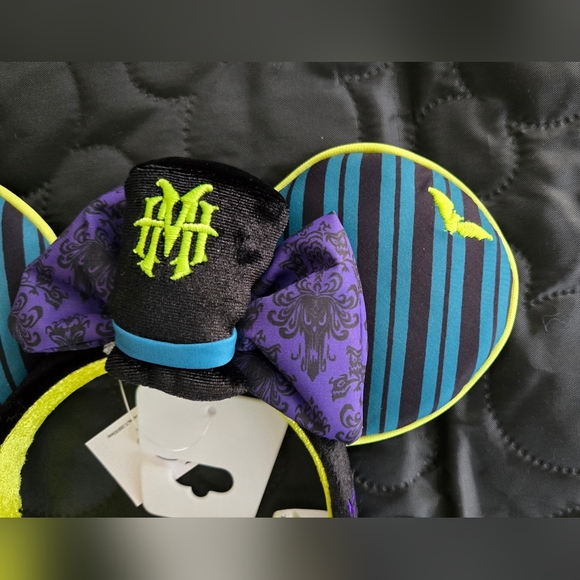 NWT Disney Parks 2022 Haunted Mansion Ghost Host Headband Ears Glow In Dark - Picture 3 of 6